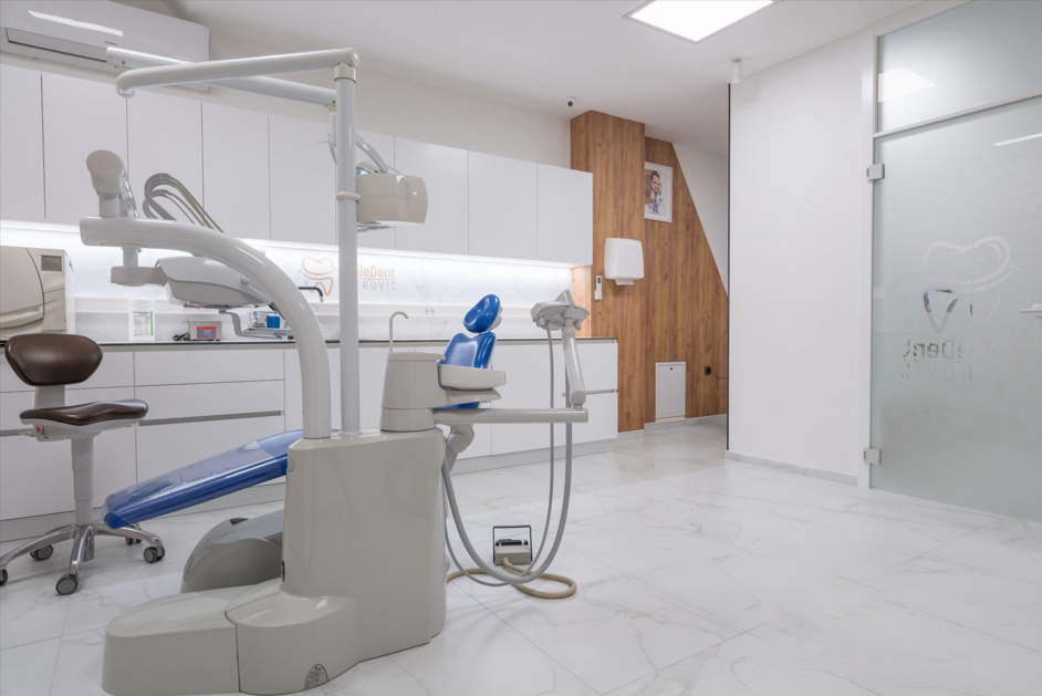 https://smiledentpetrovic.com/wp-content/uploads/2025/03/pozadina.jpg