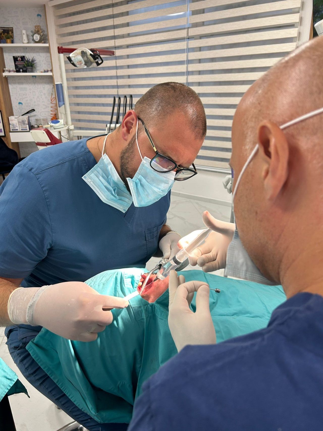 Ugradnja implantata Doboj